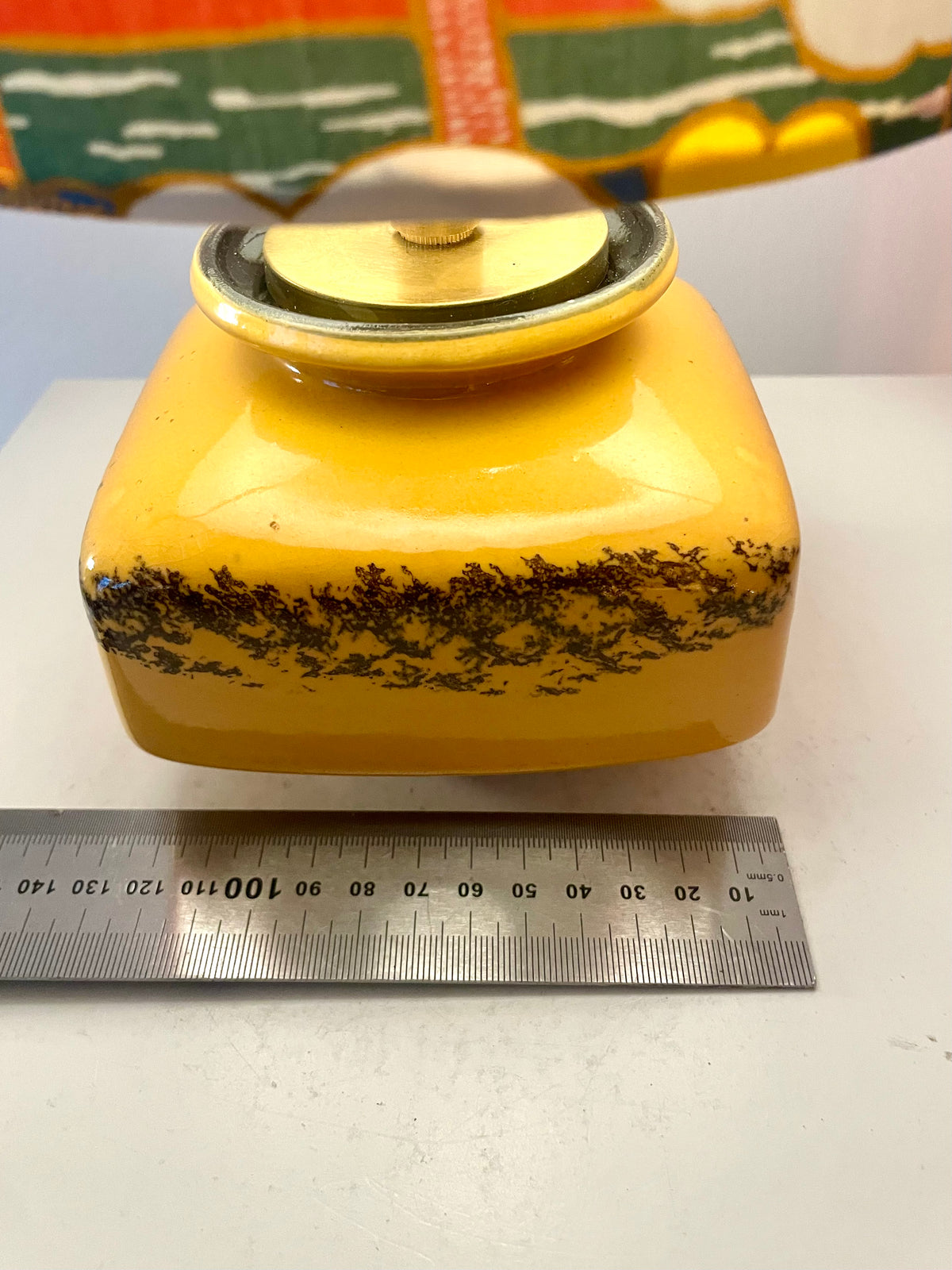 The Archive Collection: Tischlampe aus DDR Keramik mit Lampenschirm aus Liberty-Stoff „Prospect Road“