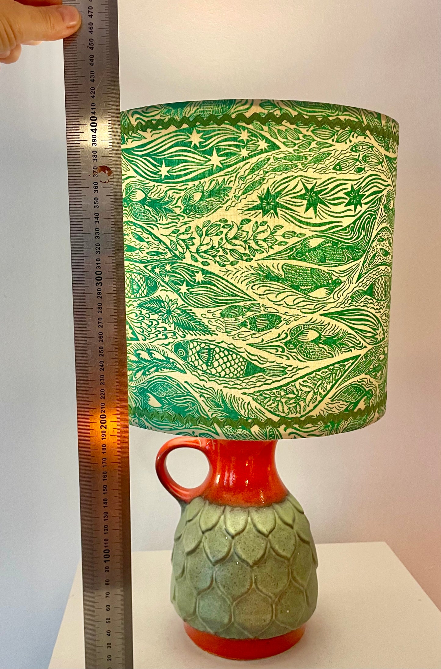 Kabellose Jasba Tischlampe - West German Pottery mit Fisch-Dekor |41 cm