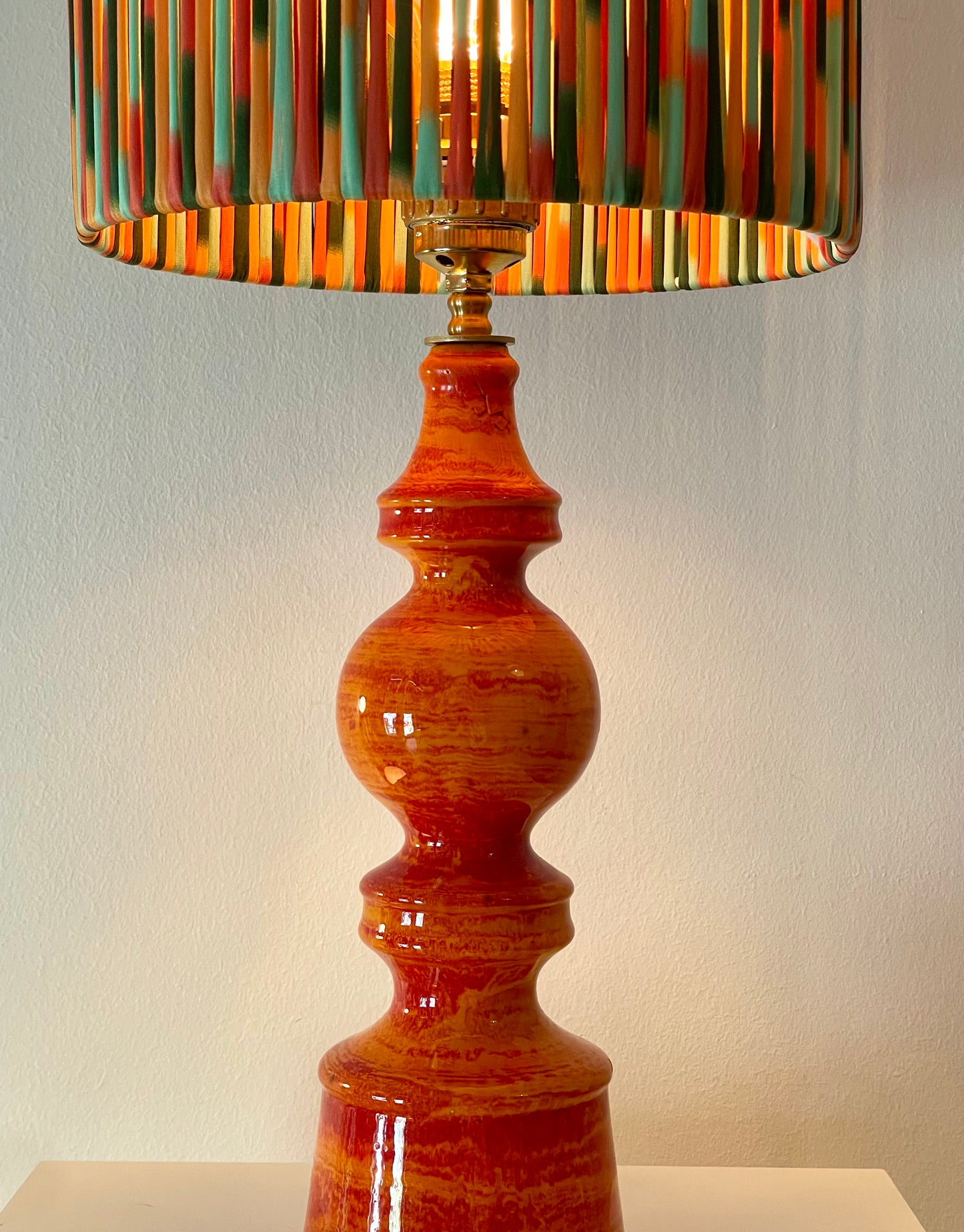 Kleine 70 Jahre Stehlampe mit Pop Art String Schirm