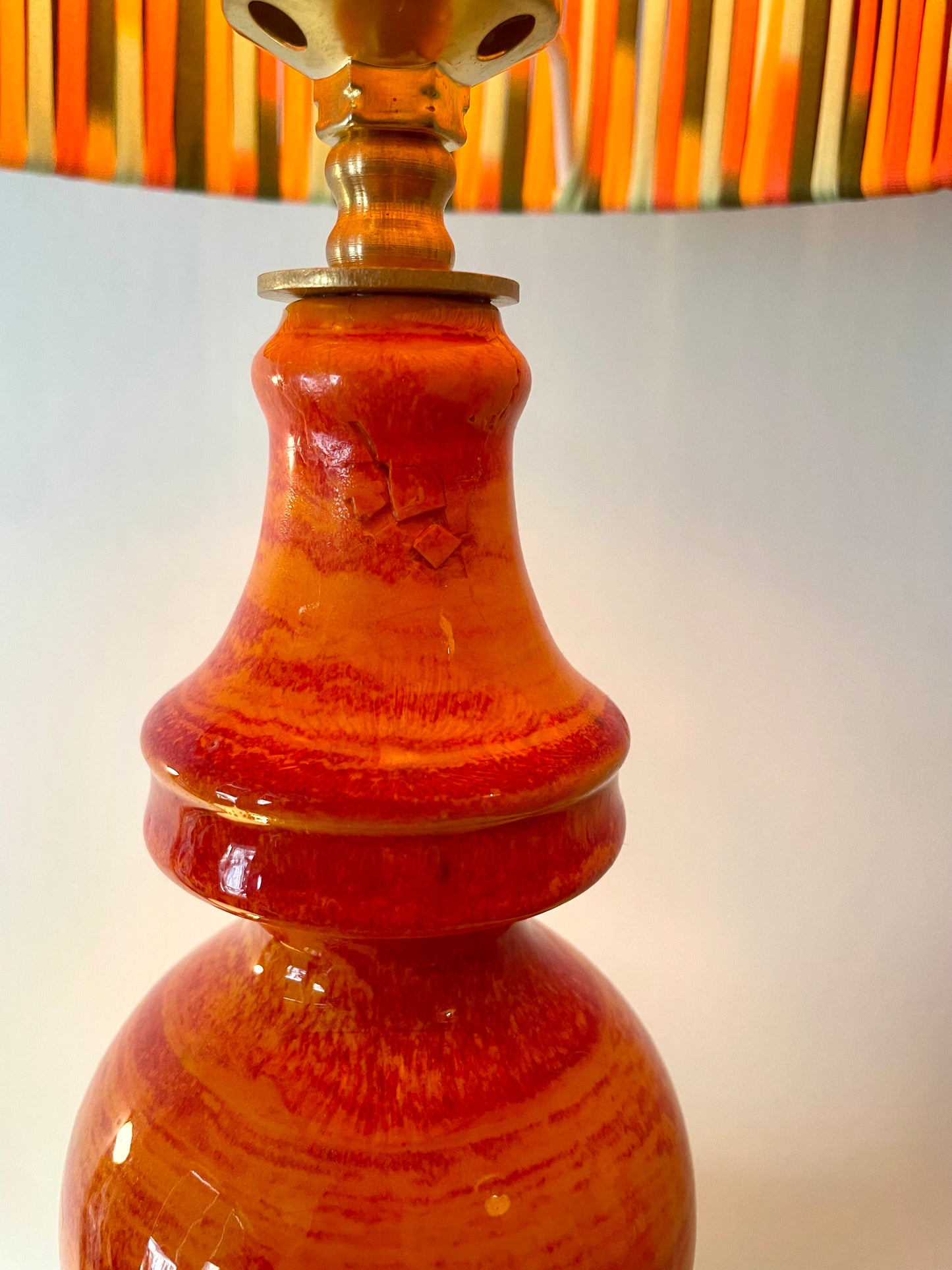 Kleine 70 Jahre Stehlampe mit Pop Art String Schirm