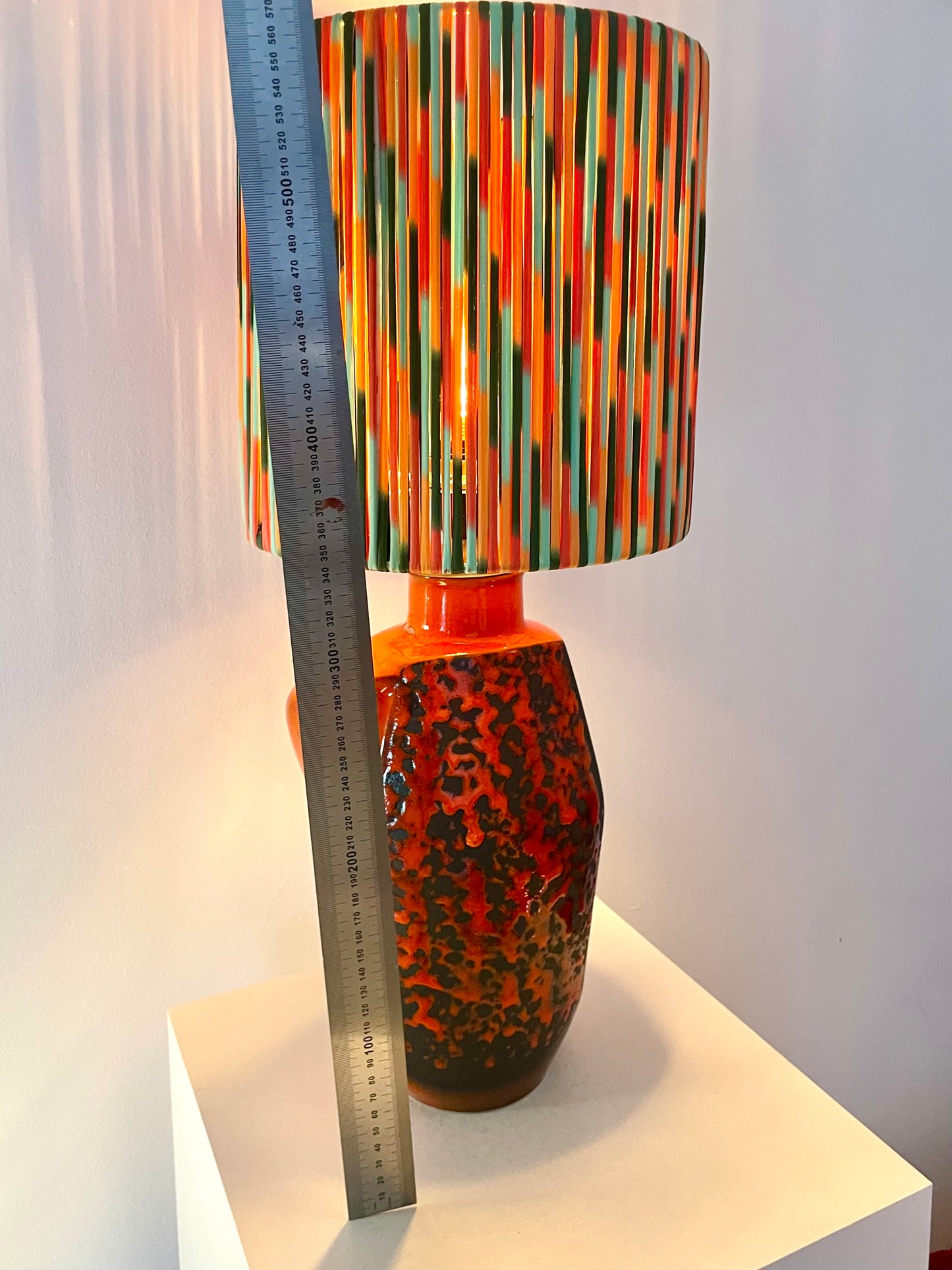 Fat Lava 70er Jahre Tischlampe von S.P. Gerz - mit Pop Weave Schirm