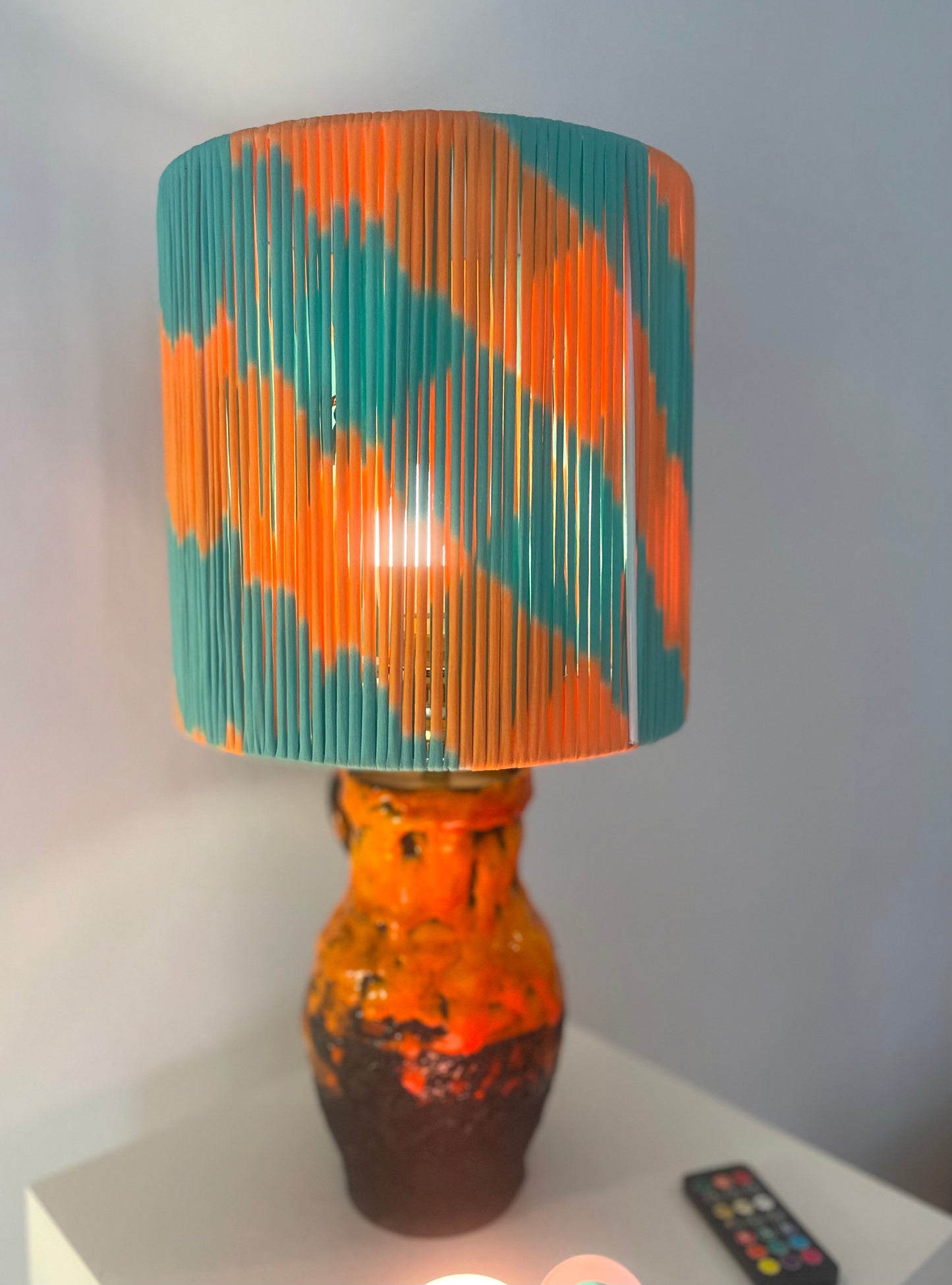 Kabellose Vasenlampe aus West German Pottery – Fat Lava Krug | Pop Weave Collection