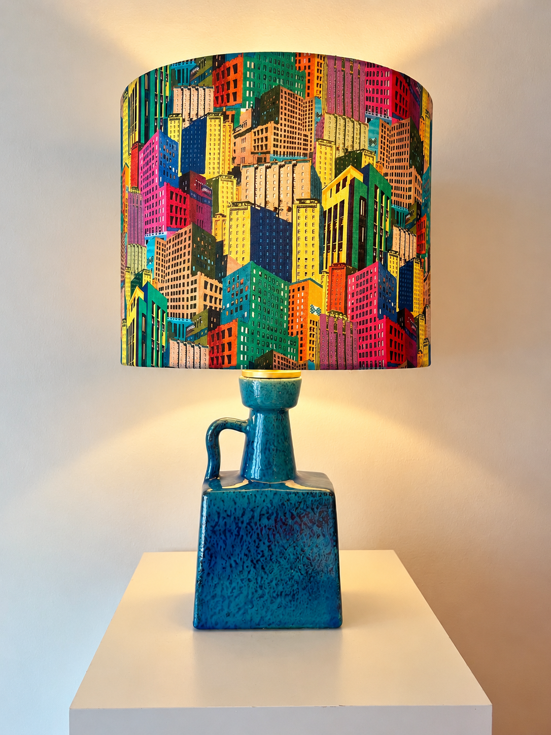 'The Archive Collection: imposante Tischlampe aus Mareivase und Liberty London Reprint von 1969