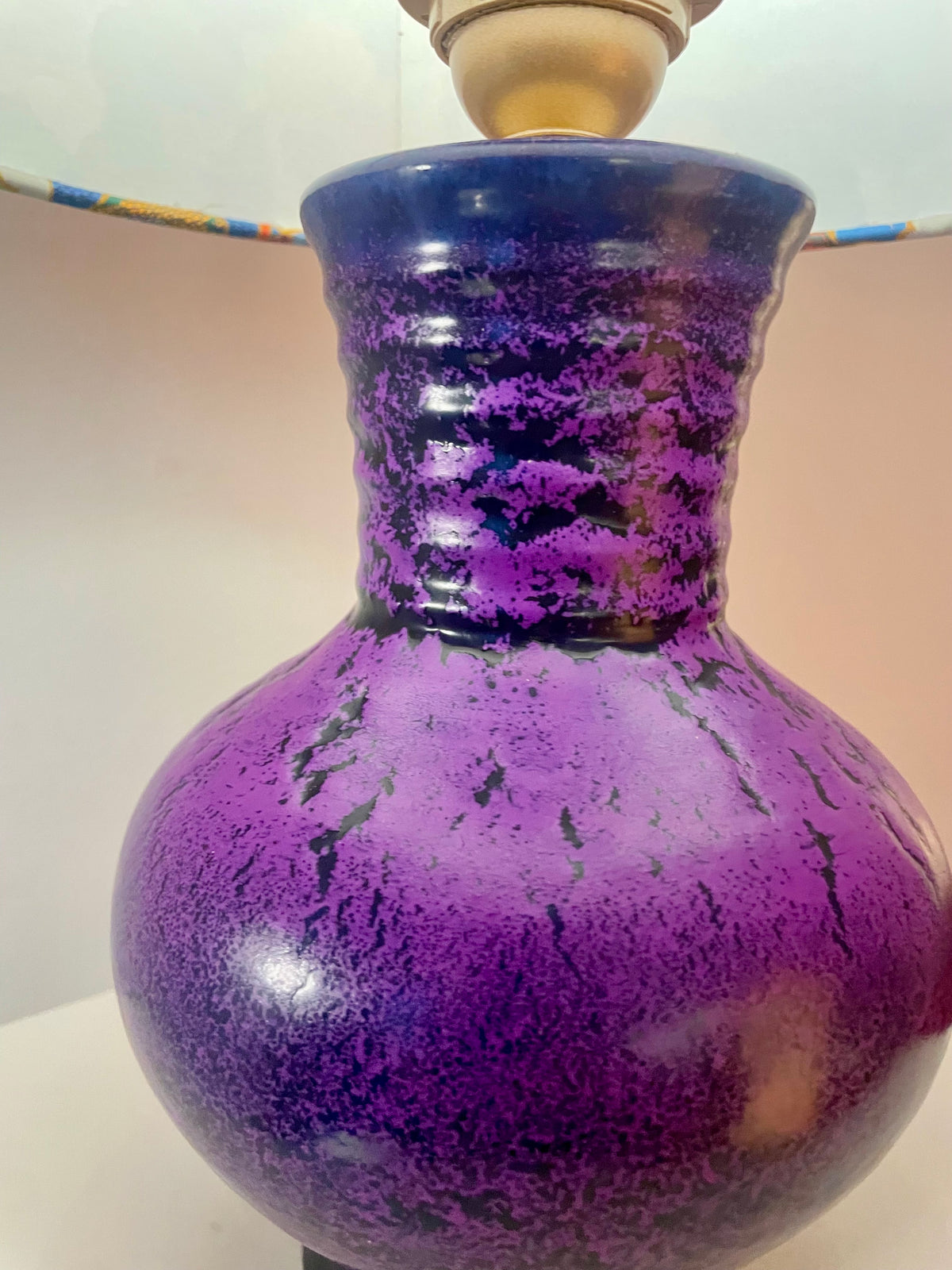 The Archive Collection: Kabellose Tischlampe aus Marei Vase mit Lampenschirm aus Liberty-Stoff