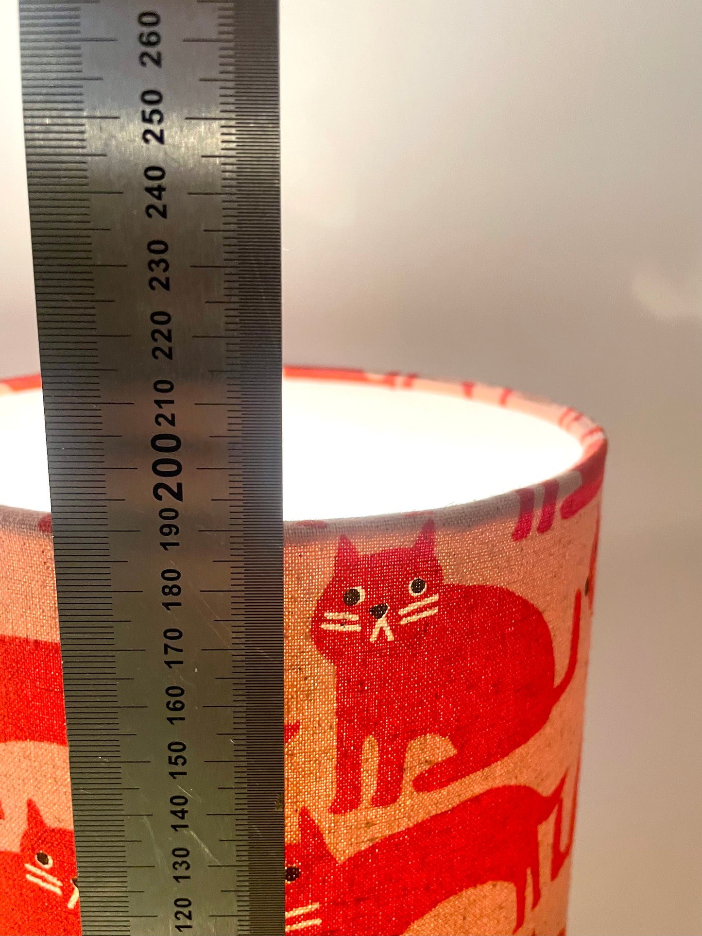Kleine kabellose Vintage Lampe mit japanischen Stoffschirm