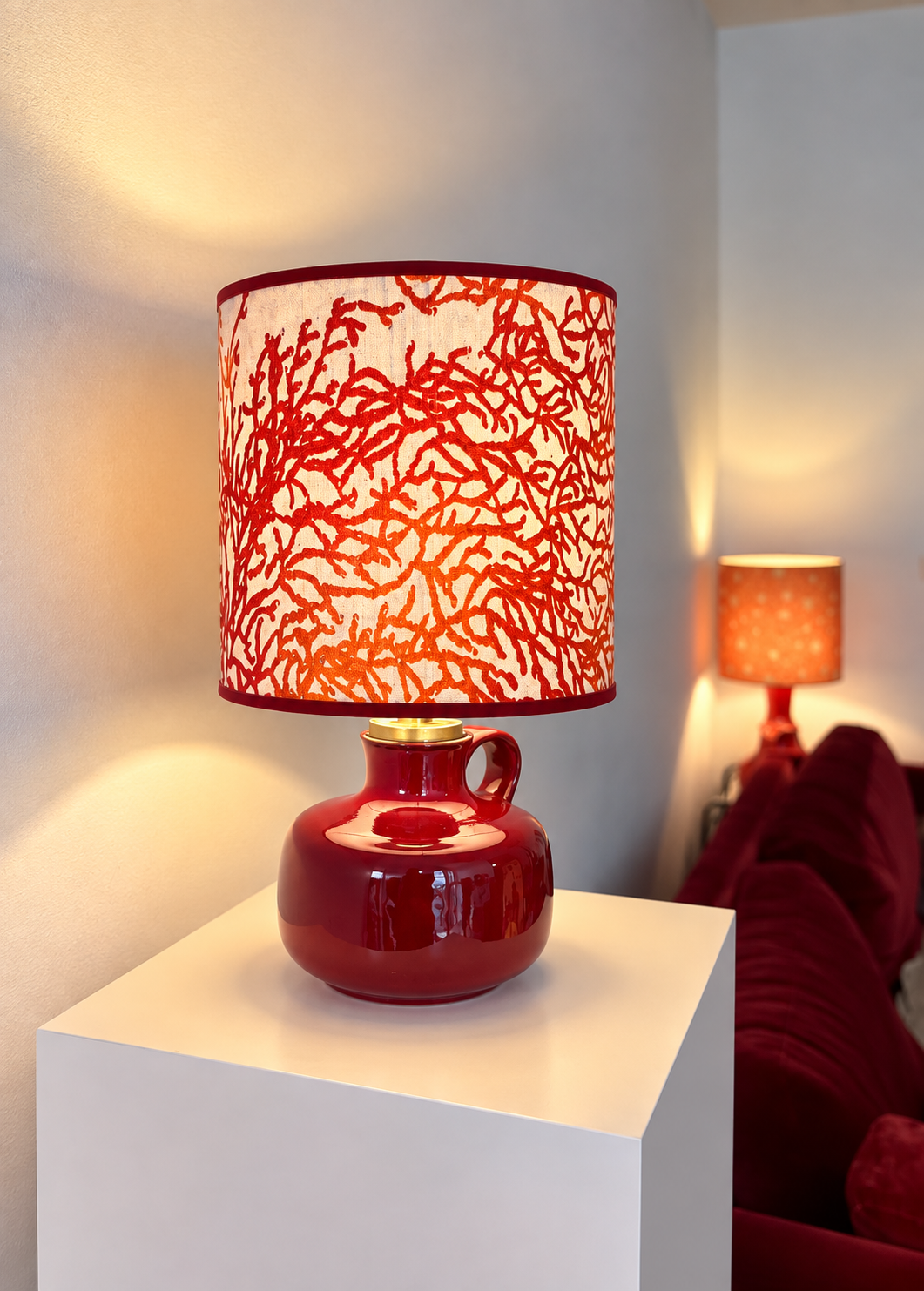 Tischlampe aus Vintage Vase mit handgemachtem Lampenschirm mit Korallenstoff
