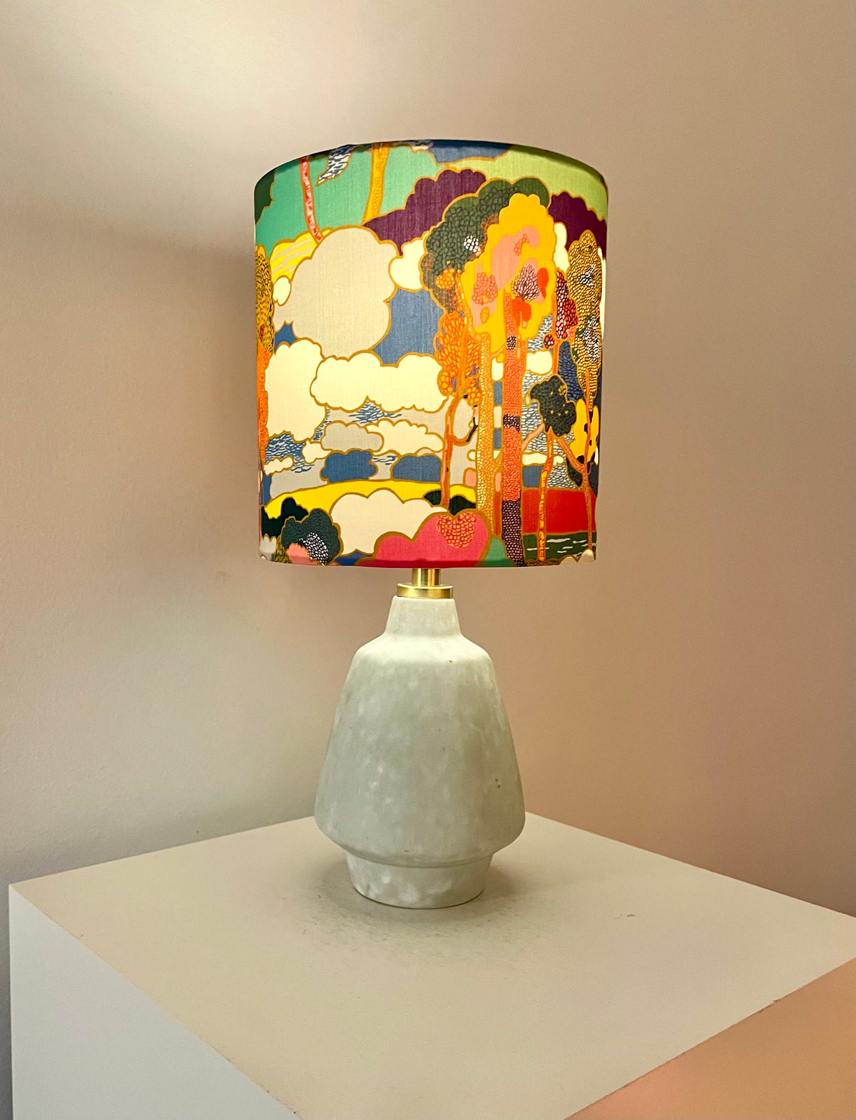 Kabellose Tischlampe aus Vintage-Vase mit Liberty-Stoff