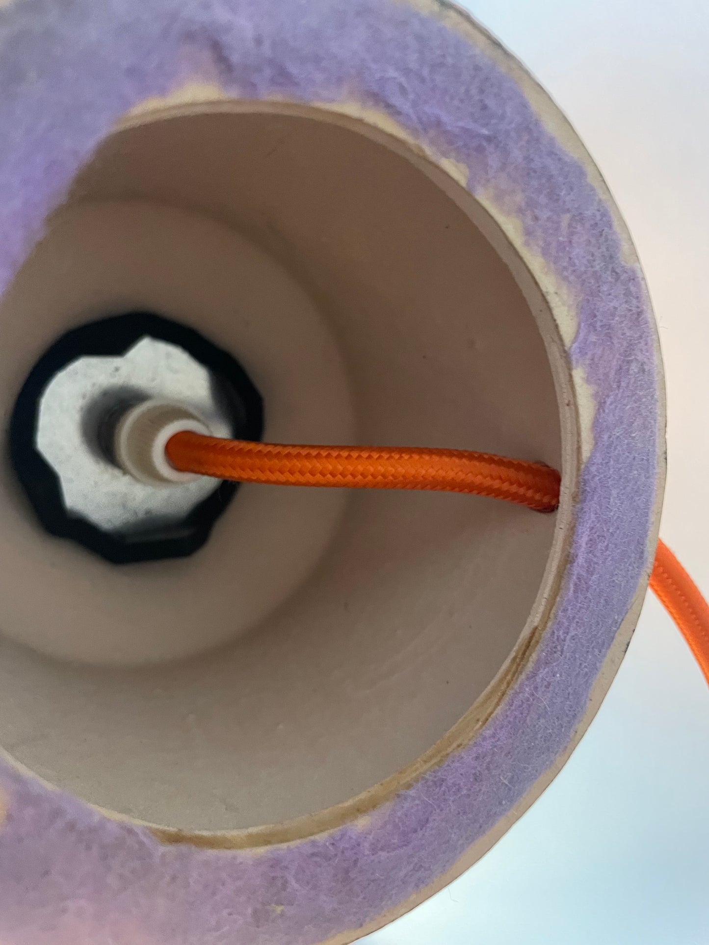 70er Jahre Keramiklampe mit Pop Art String-Schirm
