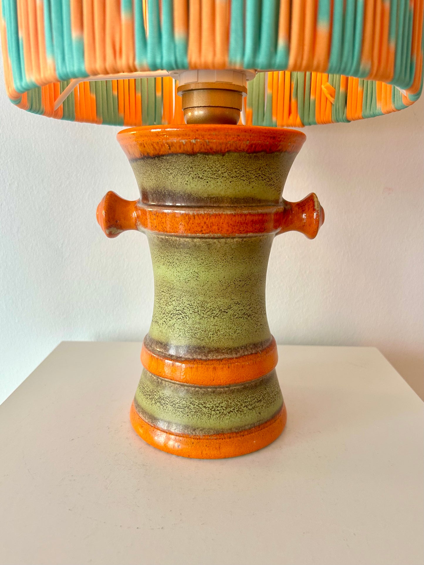 Uebelacker vase as a cordless table lamp