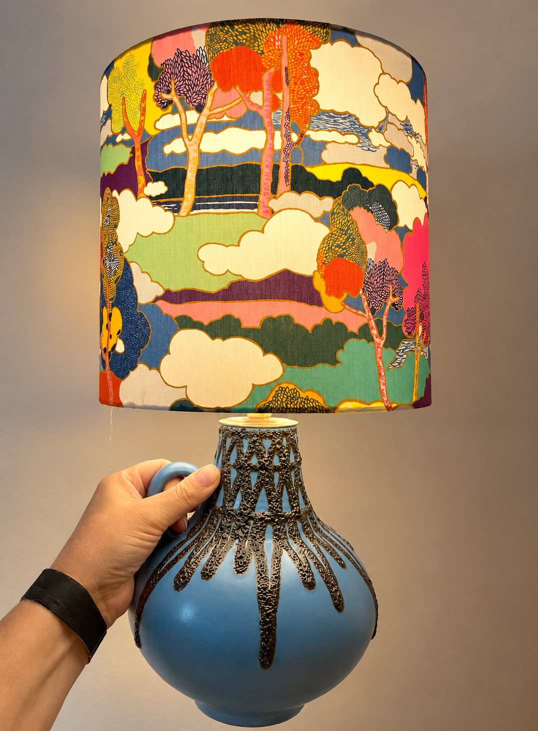The Archive Collection: Kabellose Fohr Vasenlampe mit Lampenschirm aus Liberty-Reprint „Prospect Road“