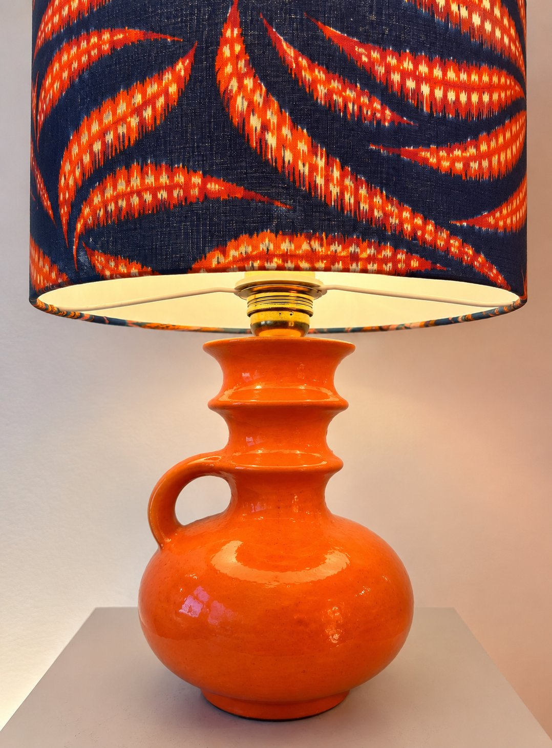 Pop Art Tischlampe aus oranger Cari Zalloni Vase