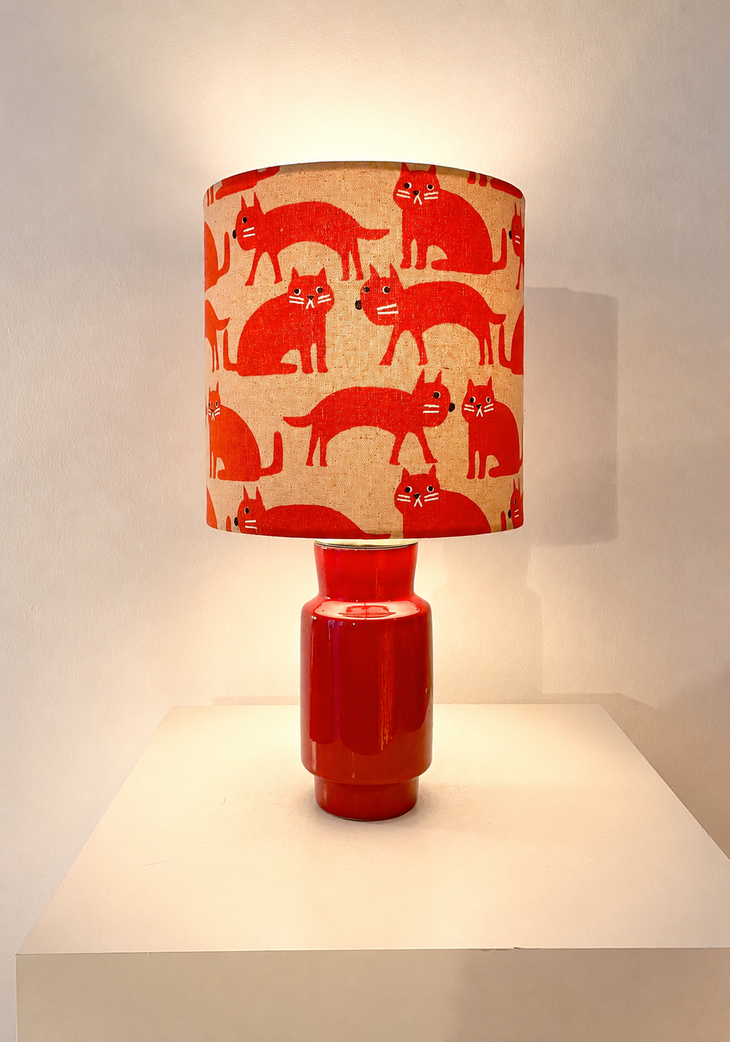 Kleine kabellose Vintage Lampe mit japanischen Stoffschirm