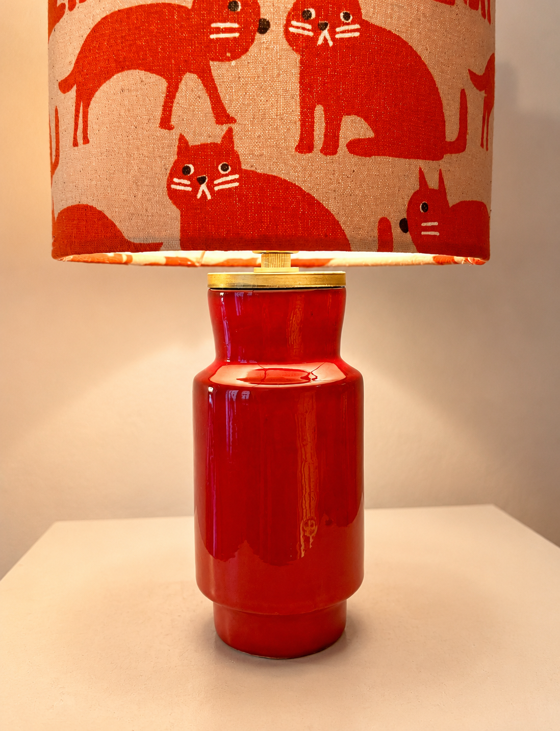 Kleine kabellose Vintage Lampe mit japanischen Stoffschirm