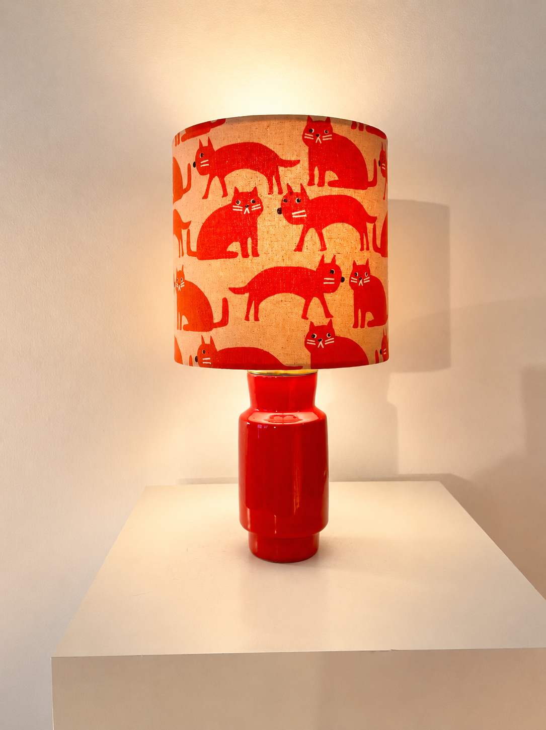 Kleine kabellose Vintage Lampe mit japanischen Stoffschirm