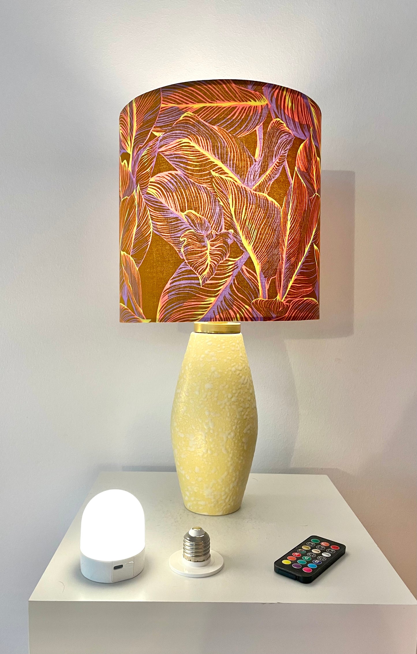 Scheurich Tischlampe aus den 50er Jahren. Upcycling, neuer Schirm, kabellos