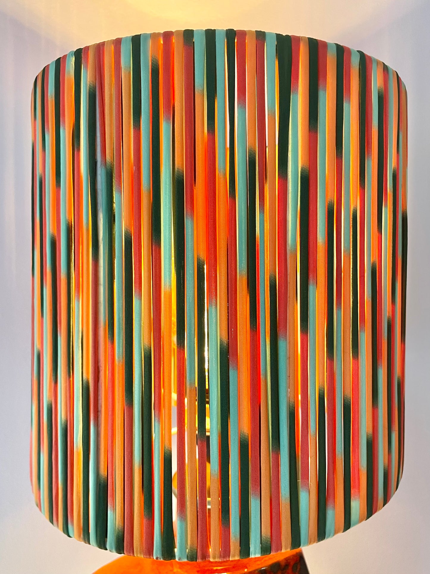 Fat Lava 70er Jahre Tischlampe von S.P. Gerz - mit Pop Weave Schirm