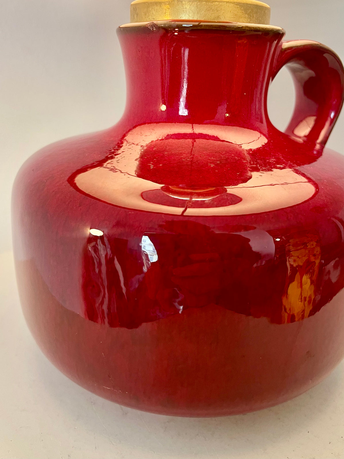 Upgecykelte Tischlampe - kabellos - aus einer Vintage Vase mit rotem Korallenstoff