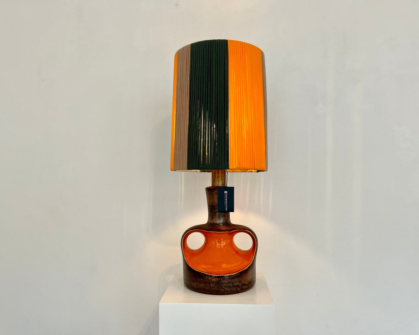 Lampe Fat Lava von Göbel in leuchtend Orange