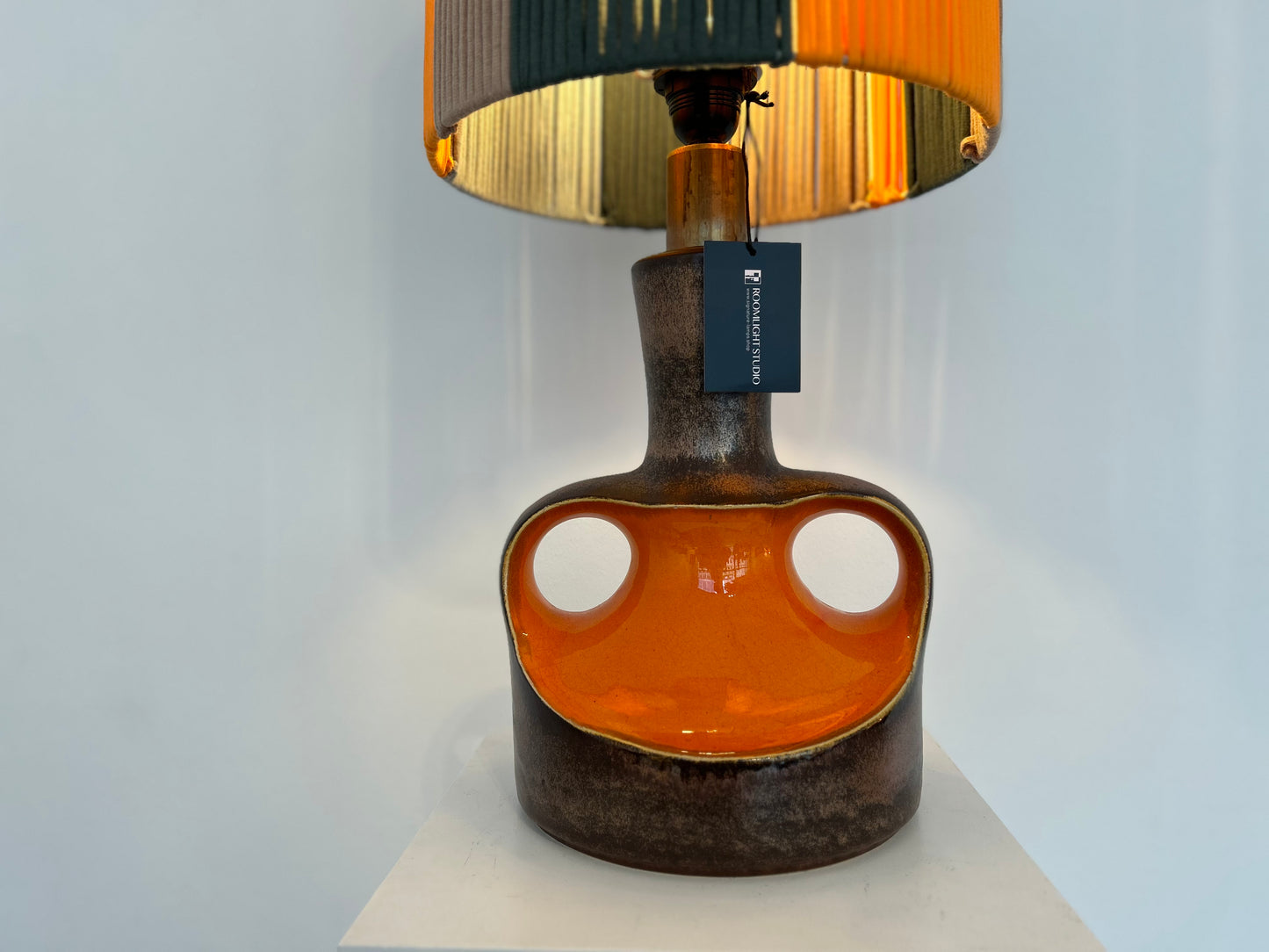 Lampe Fat Lava von Göbel in leuchtend Orange