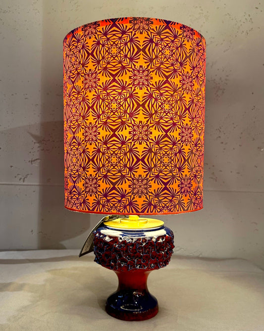 Dänische Fat Lava Kelchvase als kabellose Tischlampe