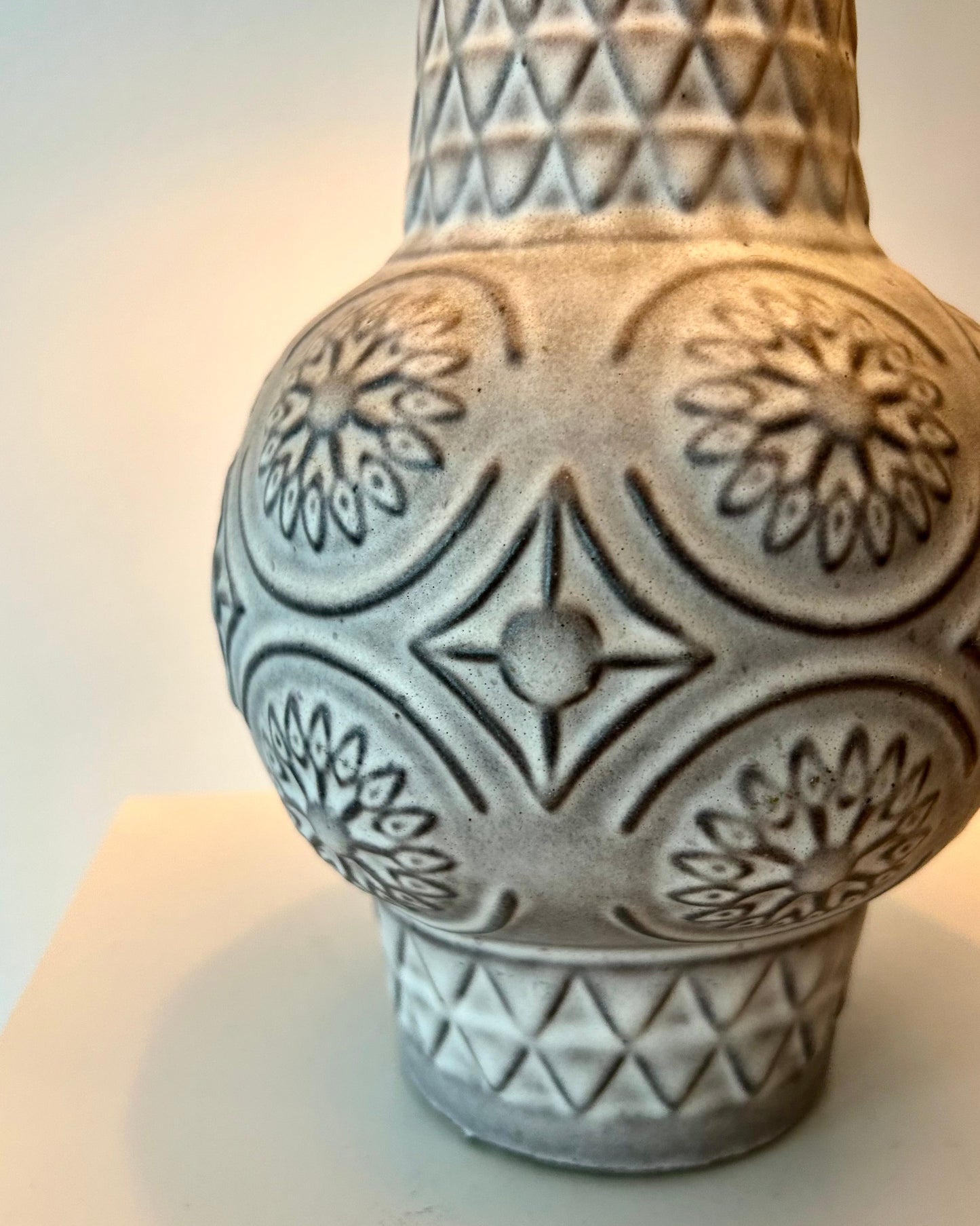 Vintage Tischlampe aus Bay Reliefvase