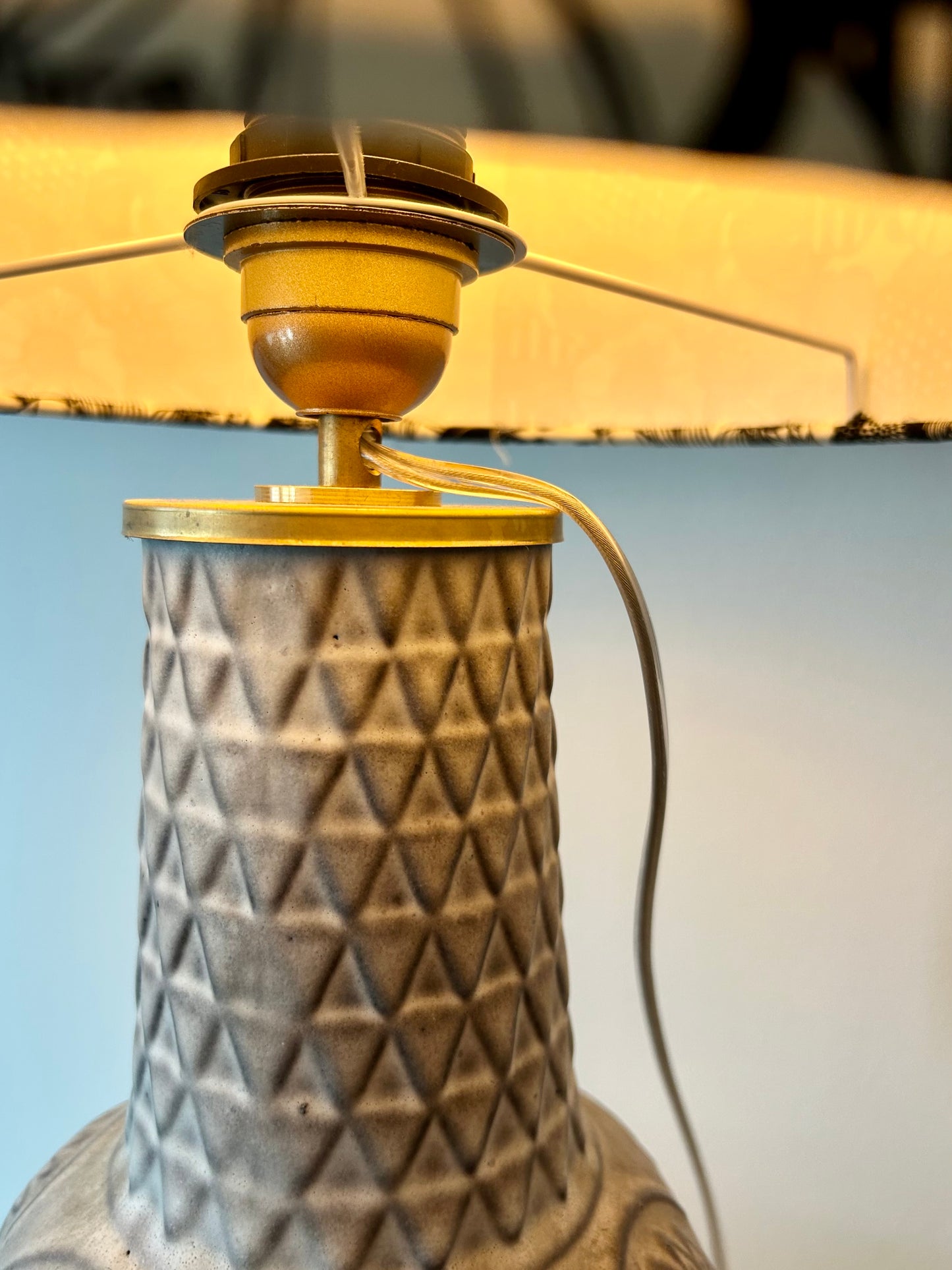 Vintage Tischlampe aus Bay Reliefvase