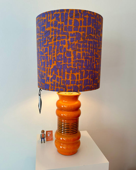 AK-Keramik: Orange Tischlampe aus Mid Century Keramikvase
